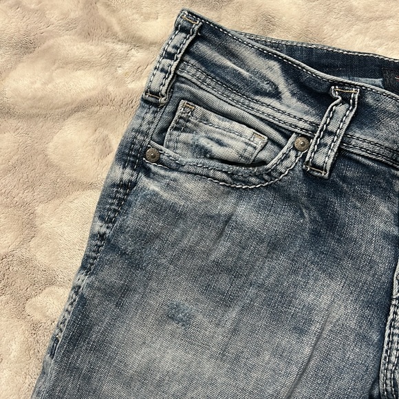 Silver Suki Capri Jeans Distressed Size 27 - Picture 2 of 10